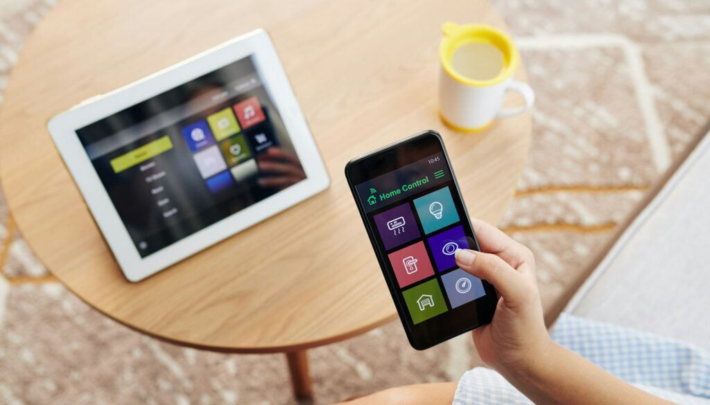 Einführung neuer Smart Home-Lösungen, die die Sicherheit und den Komfort verbessern